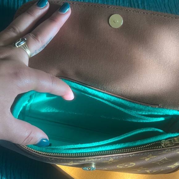 Louis Vuitton Brown and Gold Monogram Clutch - Picture 6 of 6